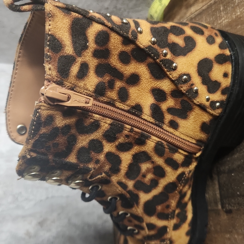 Material Girl Leopard lace up ankle booties Size 7.5 new - Picture 6 of 9